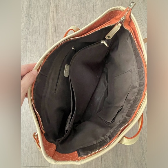 Tote - Picture 5 of 10